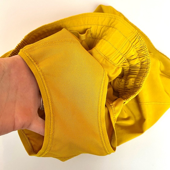 💛🍯Lululemon Hotty Hot Shorts 2.5”🍯💛 - Picture 9 of 12